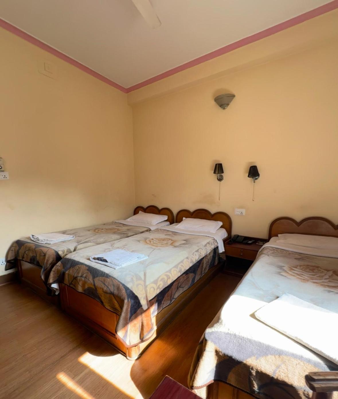 Green Tara Hotel Покхара Экстерьер фото