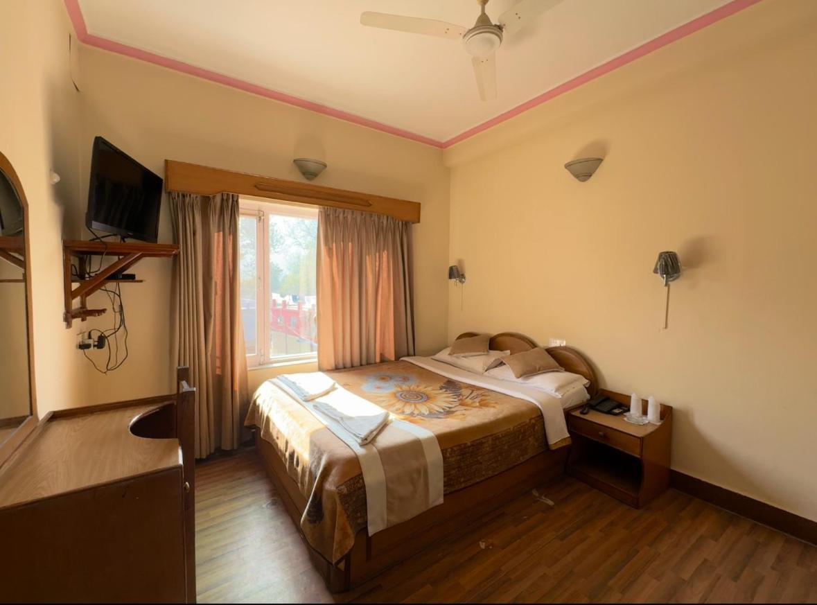 Green Tara Hotel Покхара Экстерьер фото