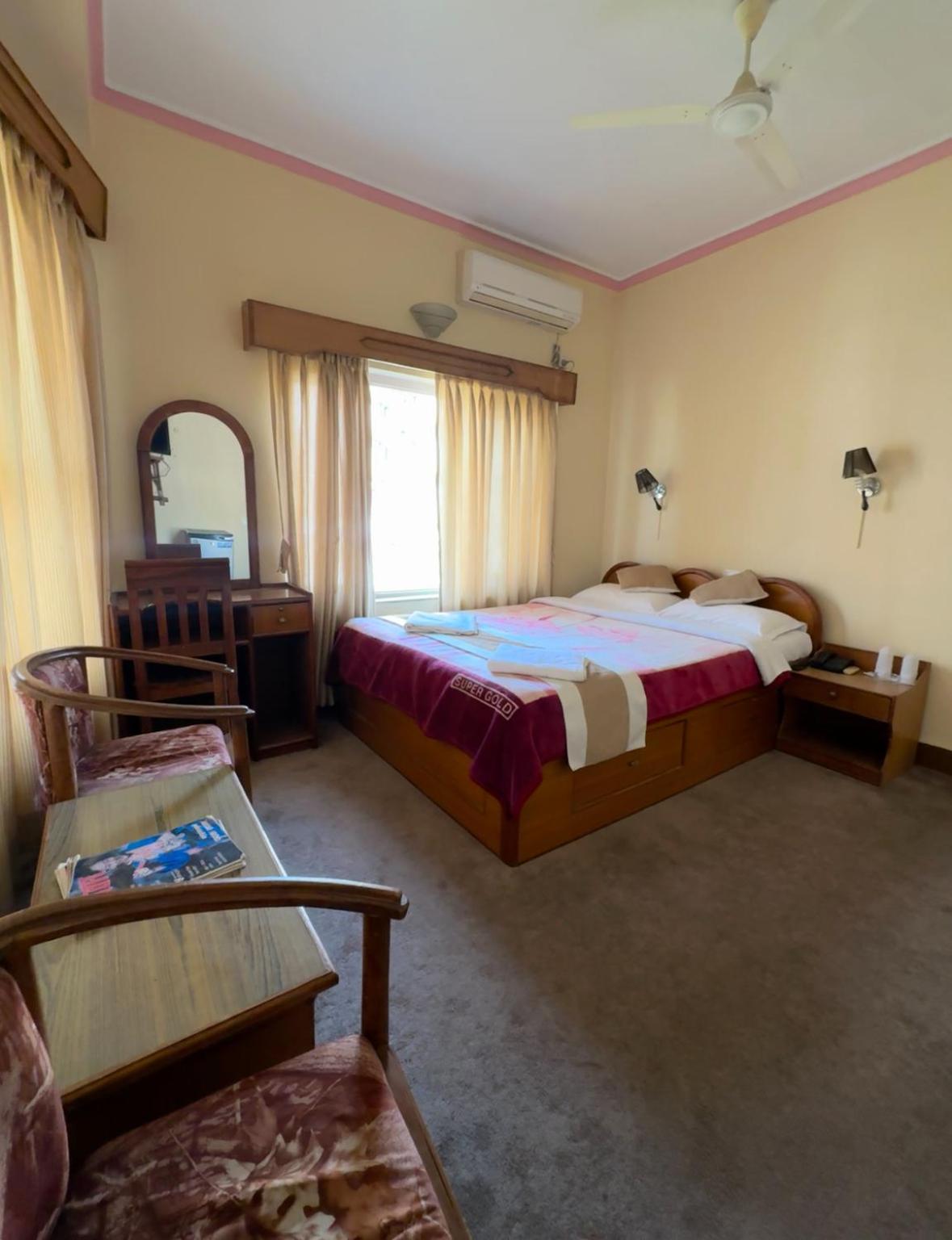 Green Tara Hotel Покхара Экстерьер фото