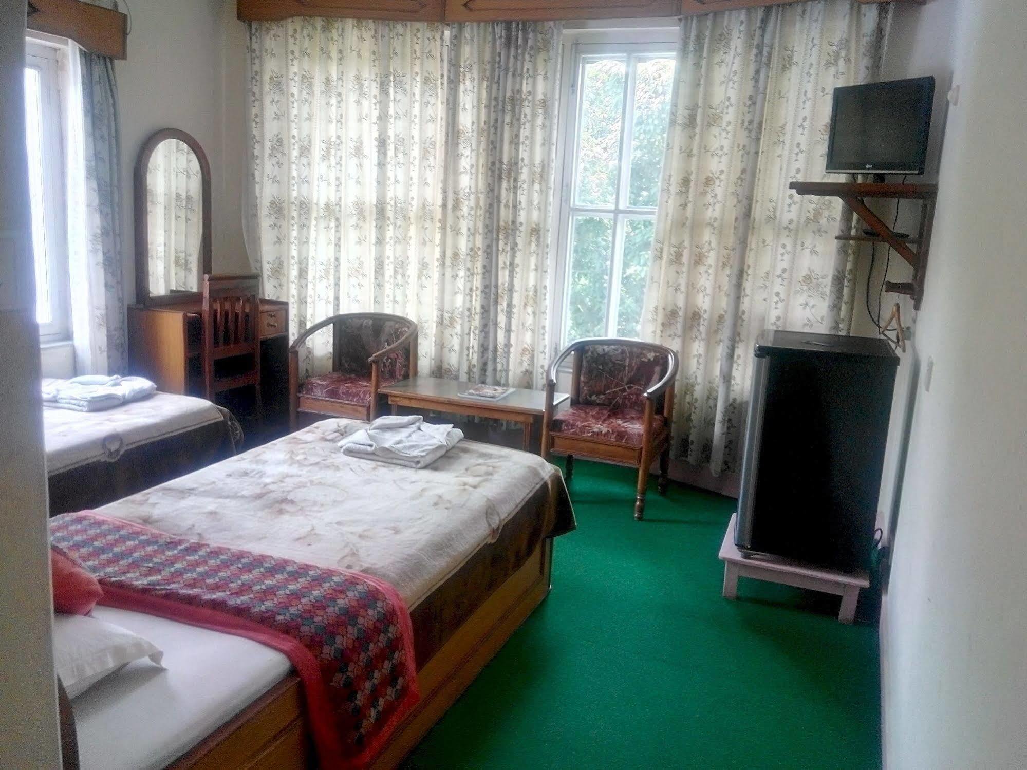 Green Tara Hotel Покхара Экстерьер фото