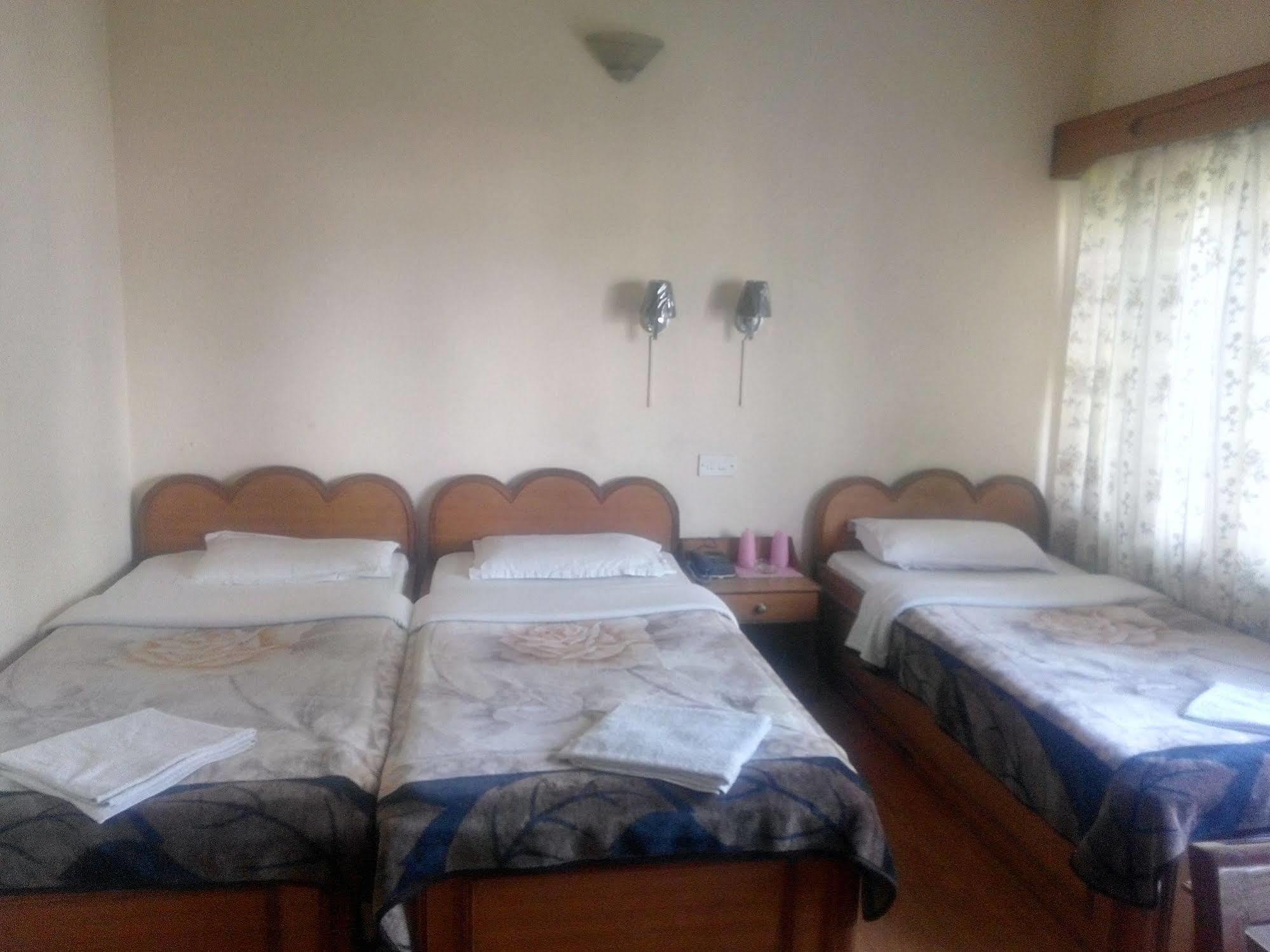 Green Tara Hotel Покхара Экстерьер фото
